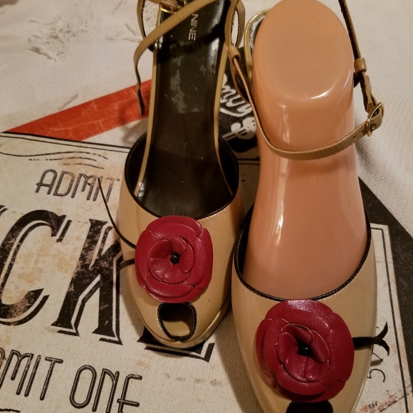 Nine West Shoes - Beige platform with flower and stem